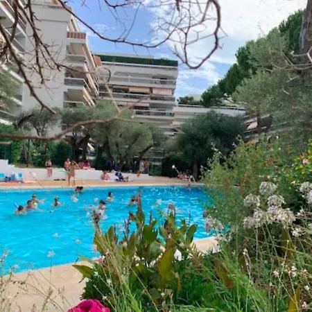Dans Avec Piscine אנטיב
